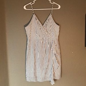 Navy Striped White Dress//Women’s Size L